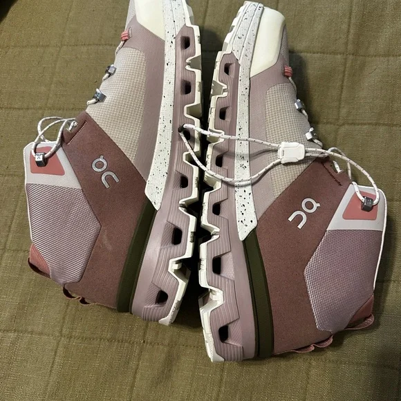 On Cloudtrax Hiking Boots NWOT Women’s Size 11 - Picture 4 of 9